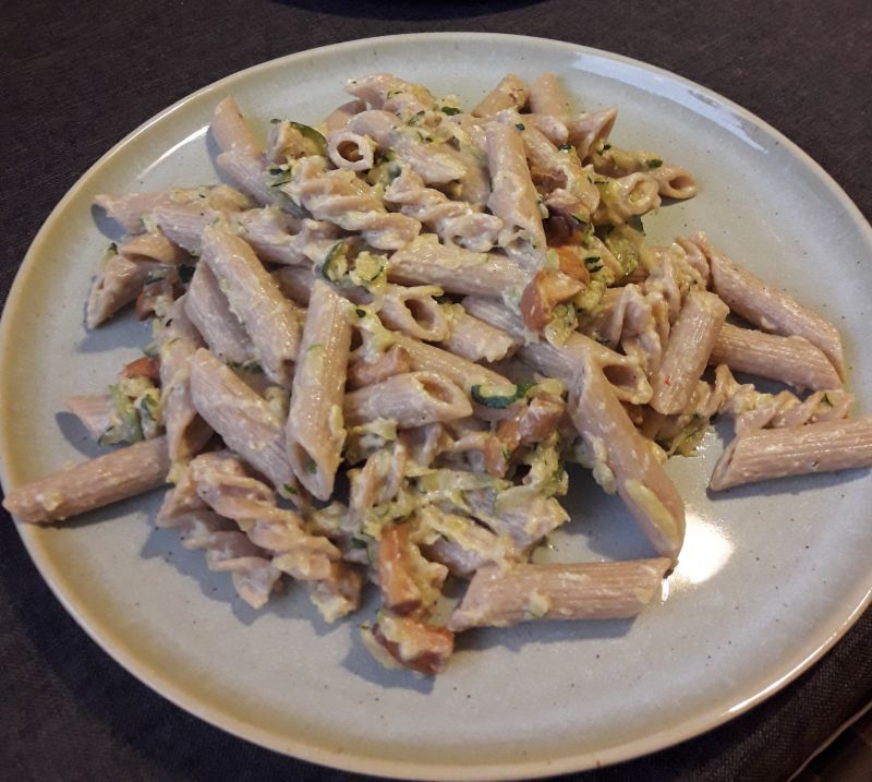 Makaron z kurkami  i cukinią Makaron z kurkami  i cukinią