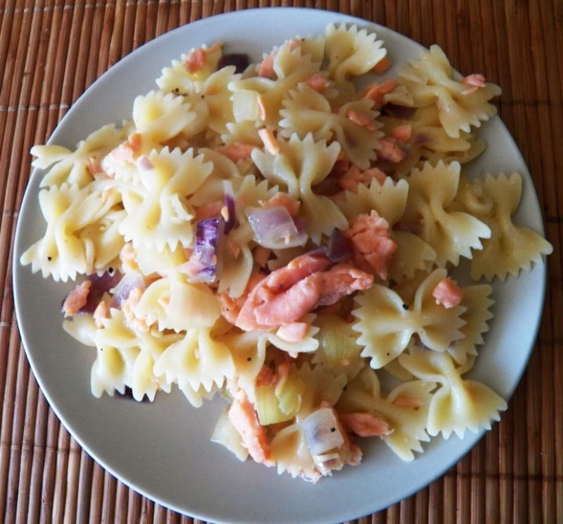 Makaron z łososiem i trawą cytrynową  Makaron z łososiem i trawą cytrynową