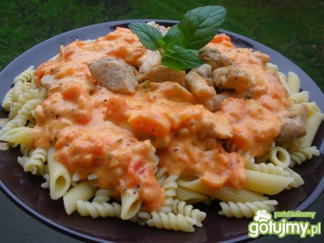 Makaron z mascarpone i kurczakiem Makaron z mascarpone i kurczakiem