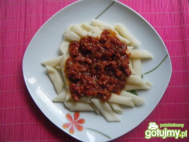 Makaron z mielonym mięsem w sosie  Makaron z mielonym mięsem w sosie