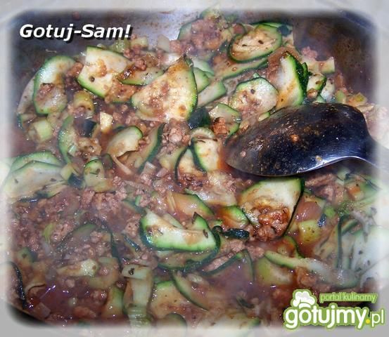 Makaron z mięsem i cukinią Makaron z mięsem i cukinią