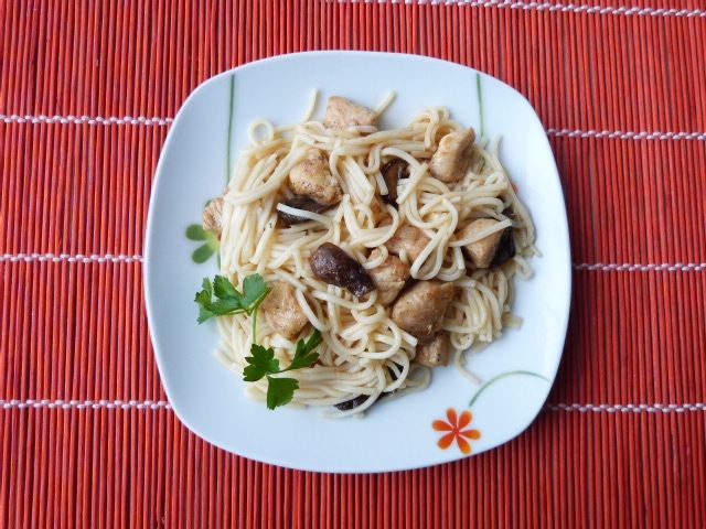 Makaron z mięsem i grzybami Makaron z mięsem i grzybami