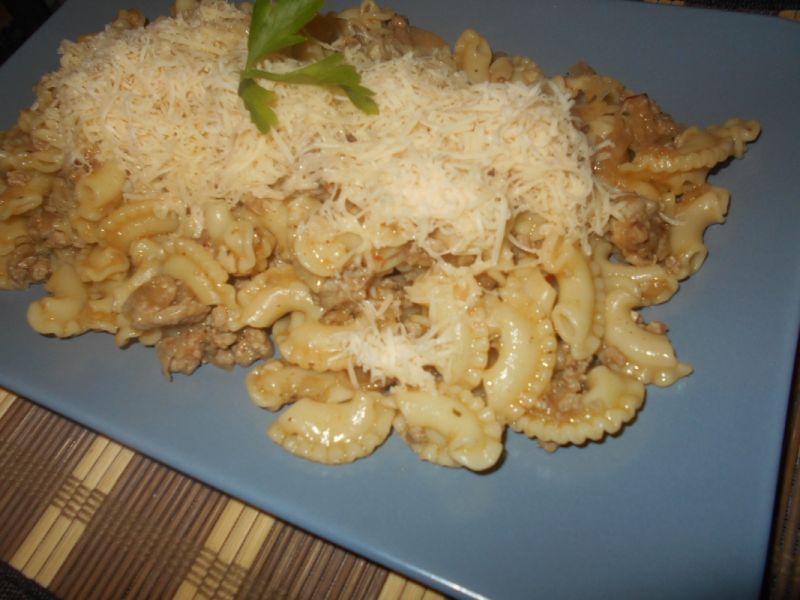 Makaron z mięsem i kalarepką Makaron z mięsem i kalarepką