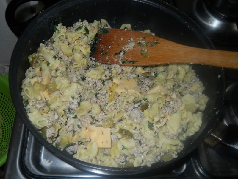 Makaron z mięsem i lubczykiem bdb Makaron z mięsem i lubczykiem bdb