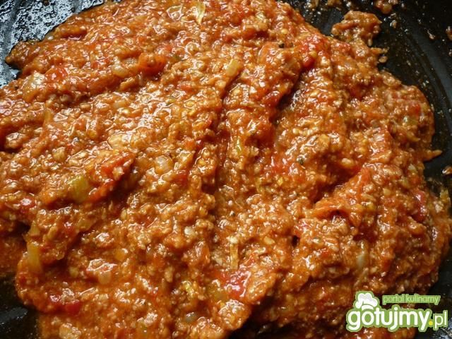 Makaron z mięsem i sosem pomidorowym 3