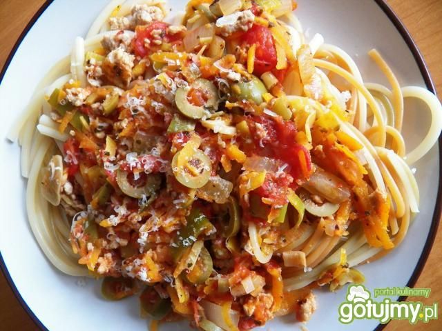 Makaron z mięsem i warzywami