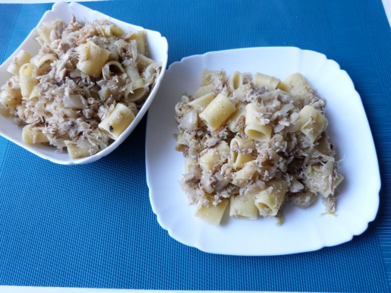 Makaron z mięsem o smaku gyrosa