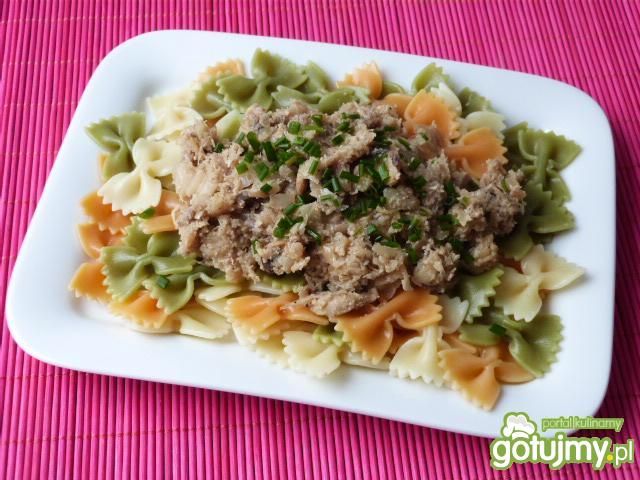 Makaron z mięsem, pieczarkami i kapustą