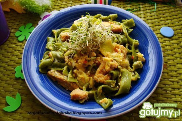 Makaron z mięsem sojowym i jajkiem 