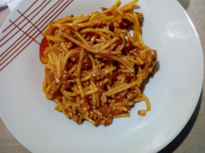 Makaron z mięsnym sosem Makaron z mięsnym sosem