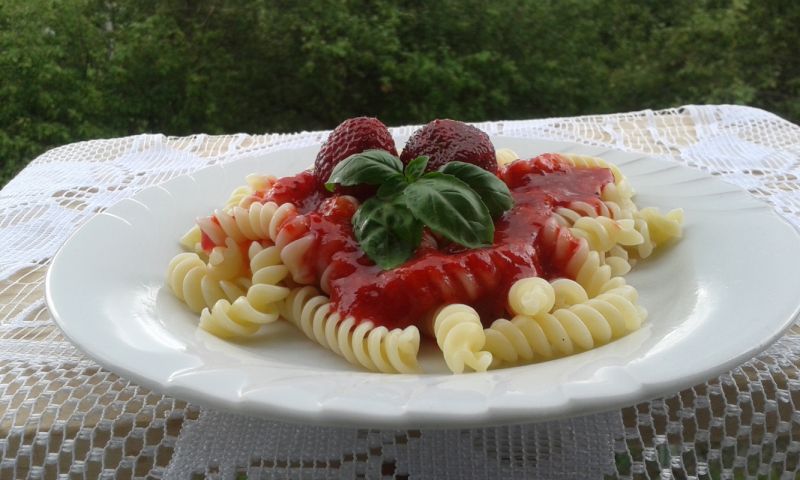 Makaron z musem truskawkowym Makaron z musem truskawkowym