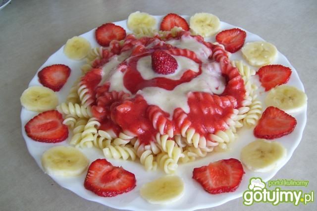 Makaron z musem truskawkowym i bananowym Makaron z musem truskawkowym i bananowym