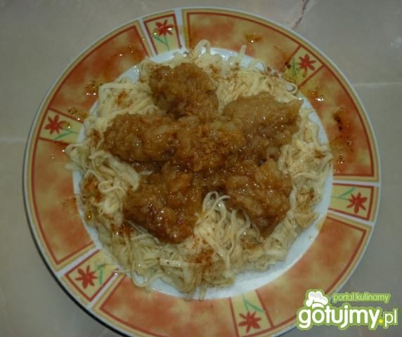 Makaron z musem z jabłek i cynamonem Makaron z musem z jabłek i cynamonem