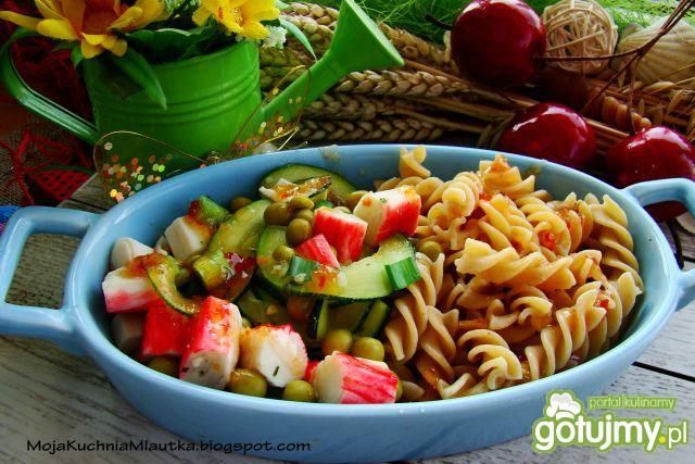Makaron z paluszkami krabowymi i cukinią