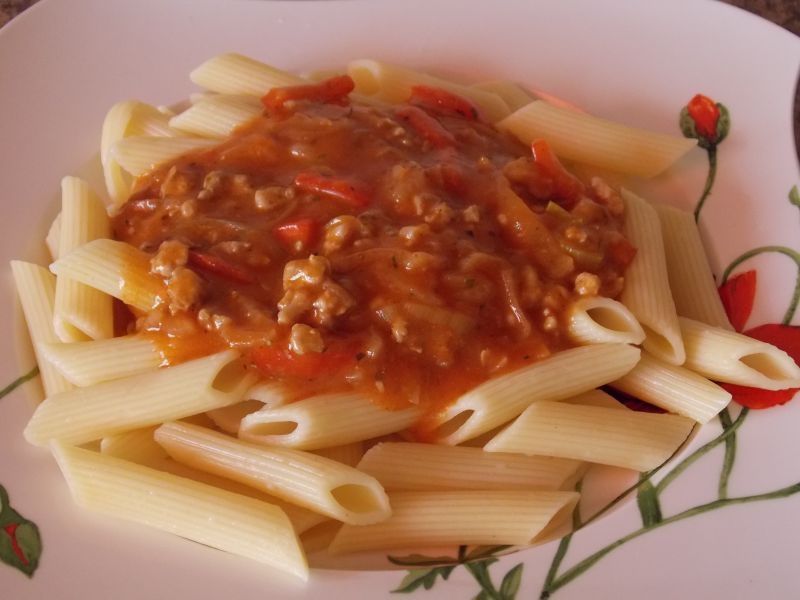 Makaron z paprykowym sosem