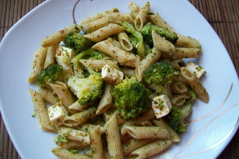 Makaron z pesto i brokułem Makaron z pesto i brokułem