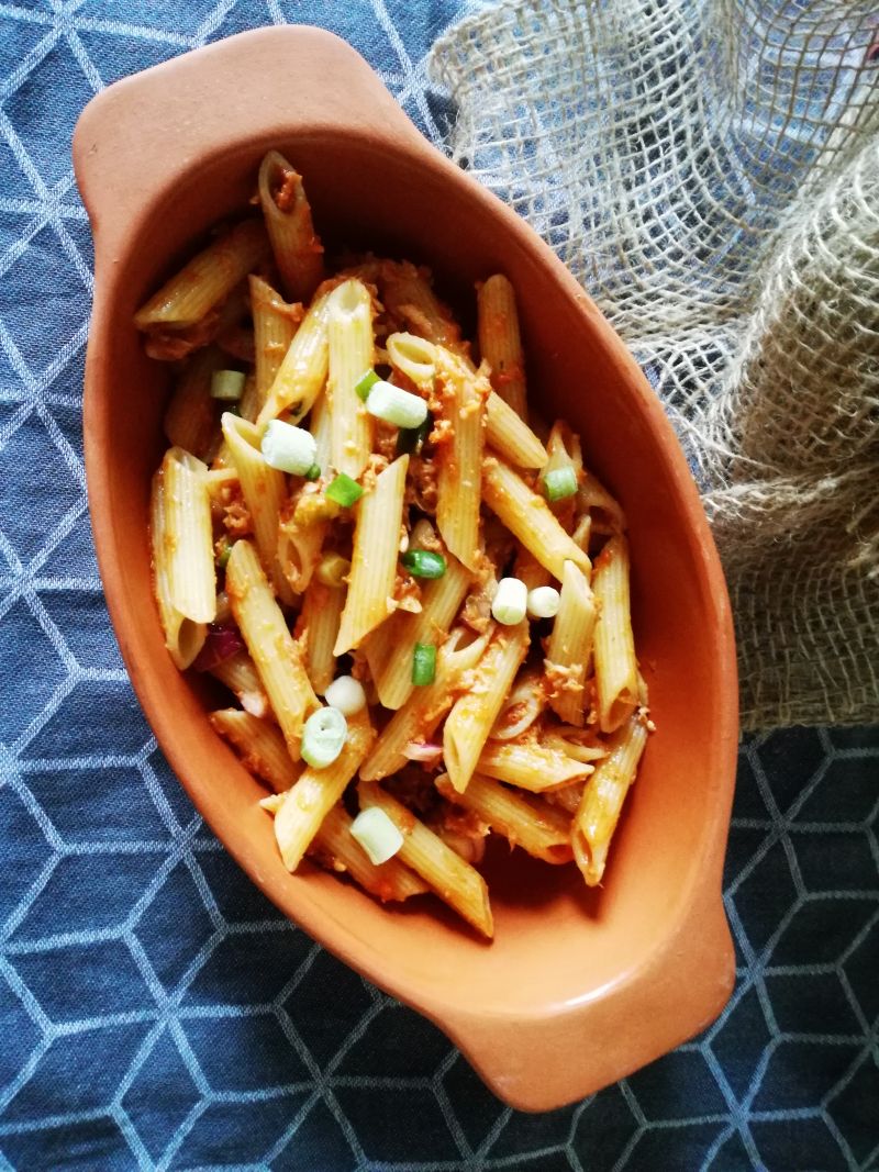 Makaron z pesto i tuńczyka Makaron z pesto i tuńczyka