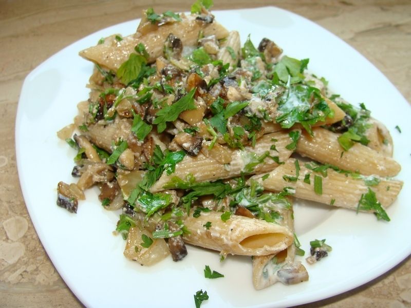 Makaron z pieczarkami i natką Makaron z pieczarkami i natką