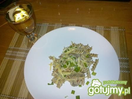 Makaron z pieczarkami i pomidorami. Makaron z pieczarkami i pomidorami.