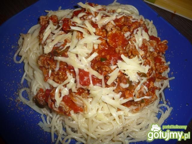 Makaron z pikantnym sosem