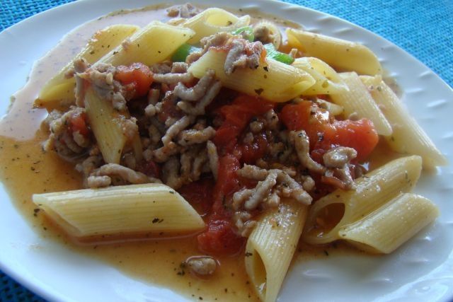 Makaron z pomidorami i ziołami prowansalskimi  Makaron z pomidorami i ziołami prowansalskimi