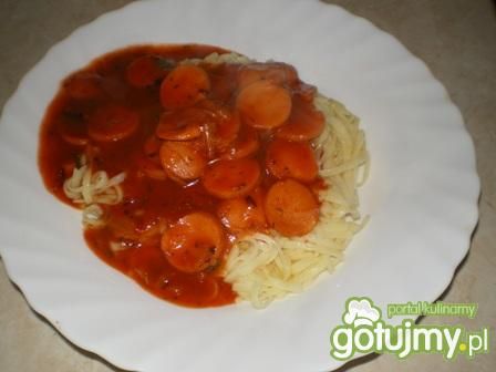 Makaron z potrawką z parówek Makaron z potrawką z parówek