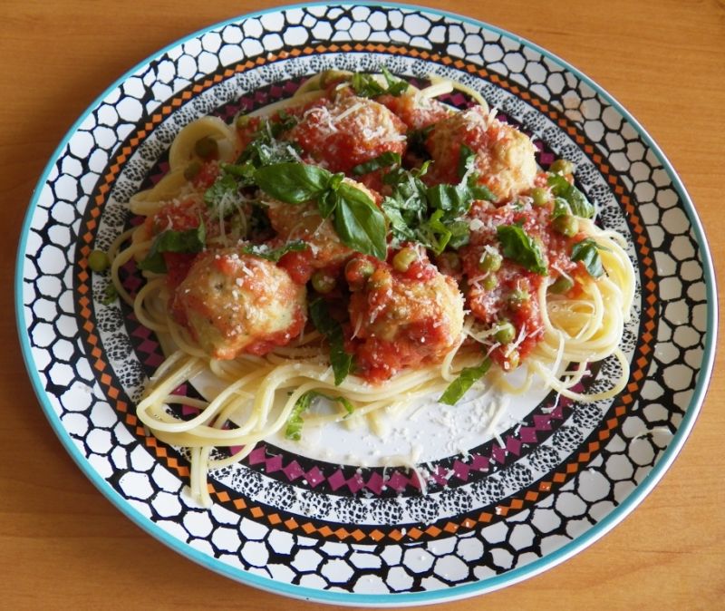 Makaron z pulpecikami z cieciorki Makaron z pulpecikami z cieciorki