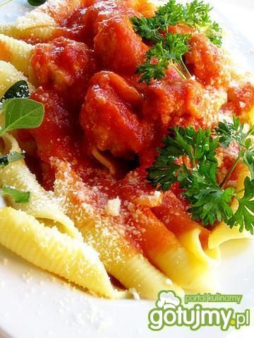 Makaron z pulpetami w sosie pomidorowym