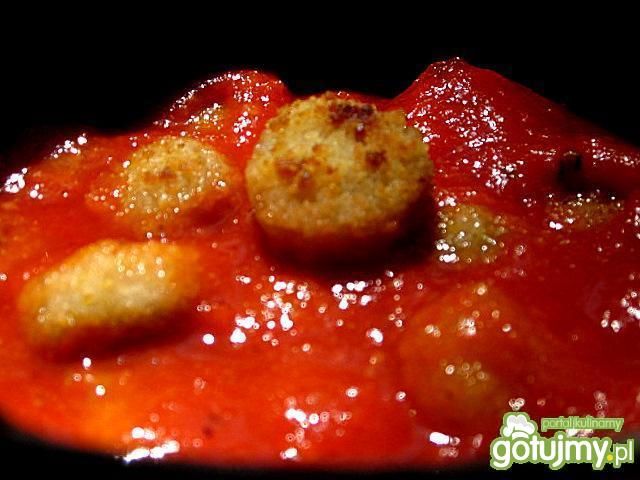 Makaron z pulpetami w sosie pomidorowym