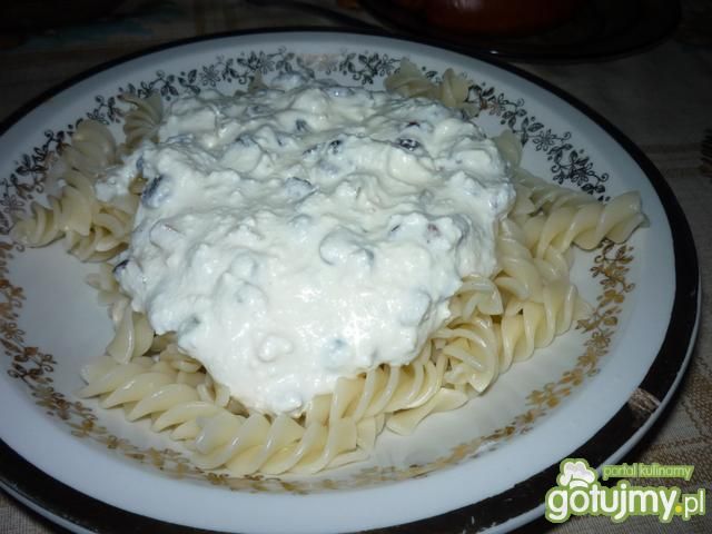 Makaron z rodzynkami