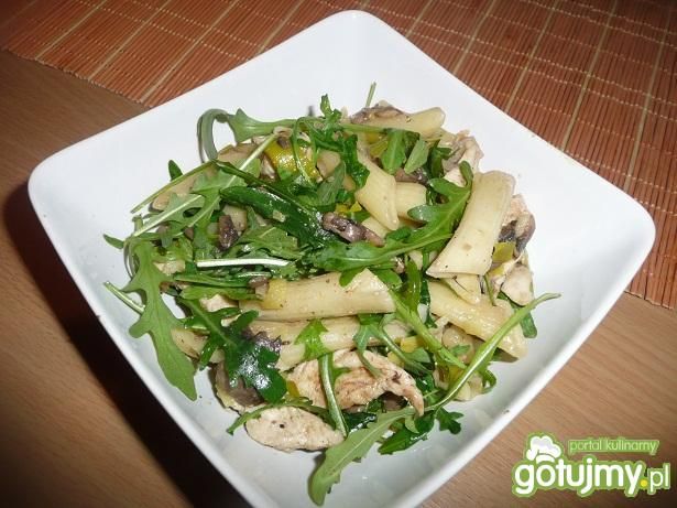 Makaron z rukolą i kurczakiem