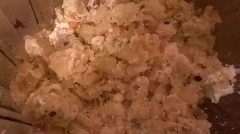 Makaron z serem i lubczykiem