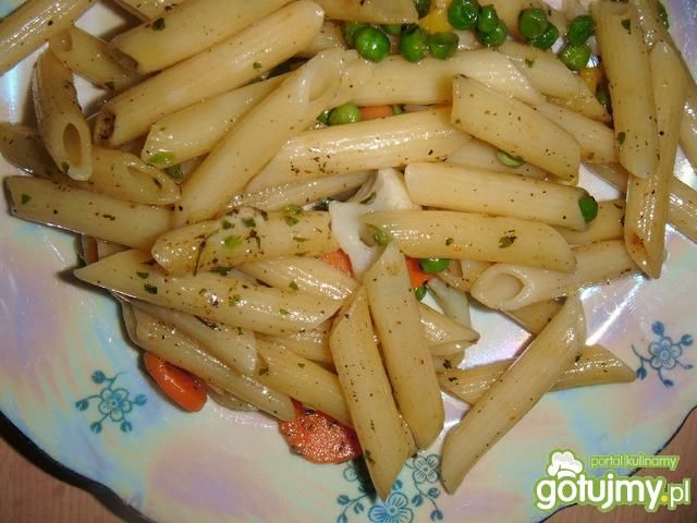 Makaron z serem i warzywami Makaron z serem i warzywami