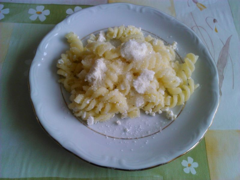 Makaron z serem na słodko
