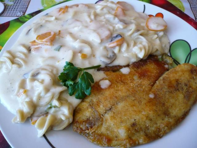 Makaron z serowym sosem beszamelowym Makaron z serowym sosem beszamelowym