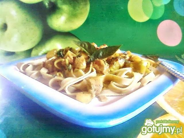 Makaron z słodko- ostrą wieprzowiną. Makaron z słodko- ostrą wieprzowiną.