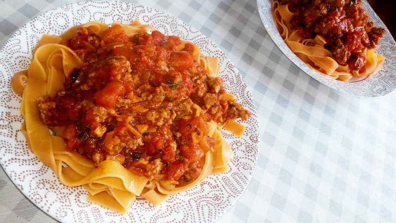 Makaron z sosem bolognese Makaron z sosem bolognese
