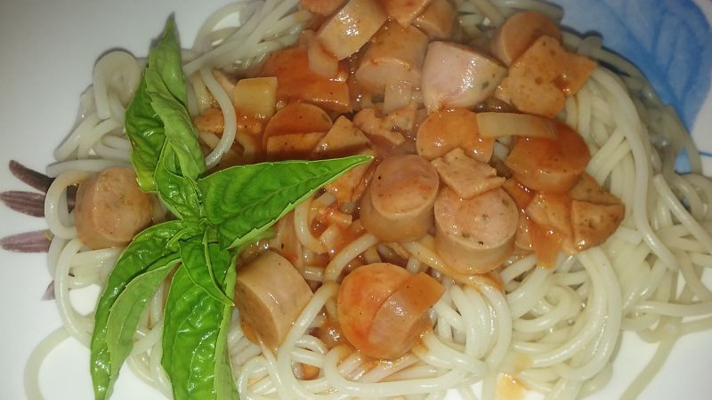 Makaron z sosem cukiniowo - pomidorowym