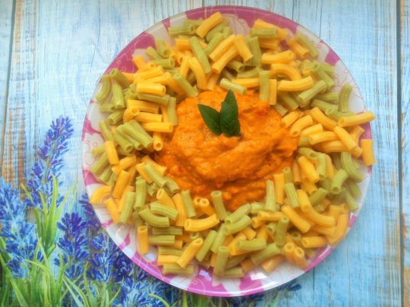 Makaron z sosem dyniowym
