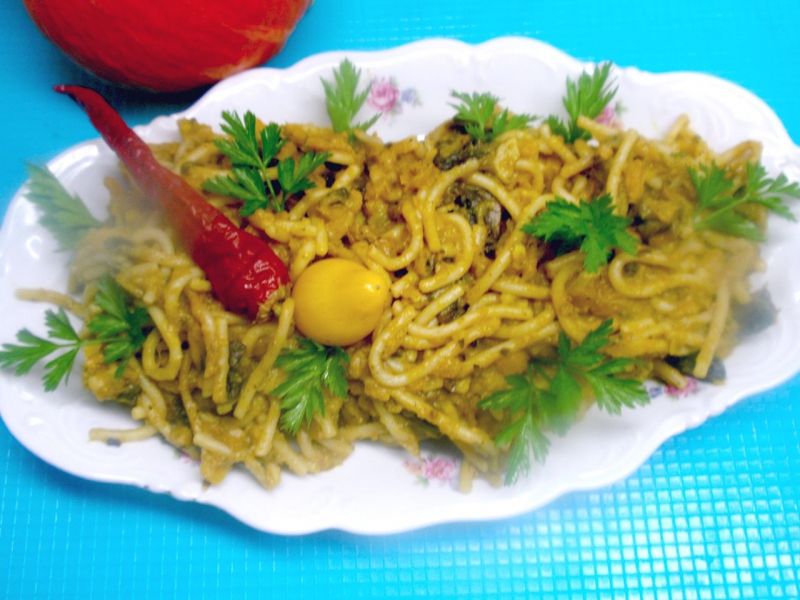 Makaron z sosem dyniowym i pieczarkami   Makaron z sosem dyniowym i pieczarkami