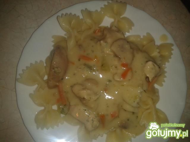 Makaron z sosem i warzywami Makaron z sosem i warzywami