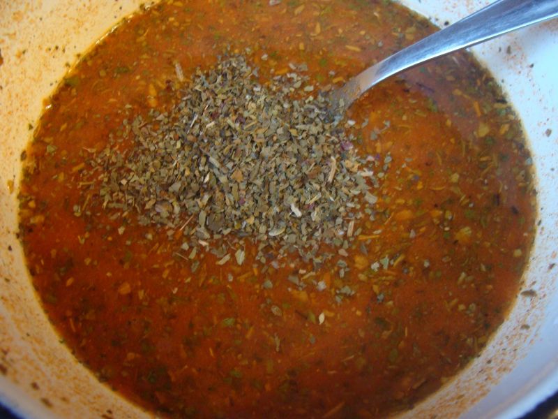 Makaron z sosem mięsno paprykowym