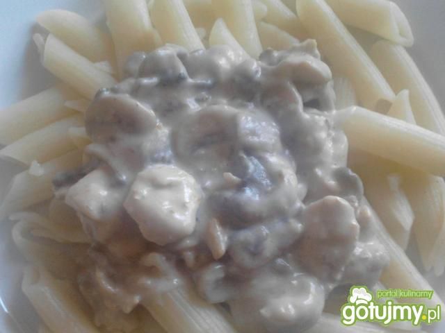 Makaron z sosem pieczarkowym 4