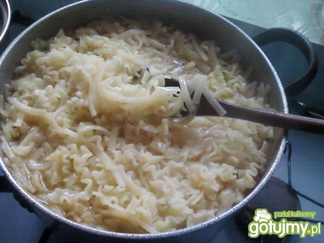 Makaron z sosem pieczarkowym
