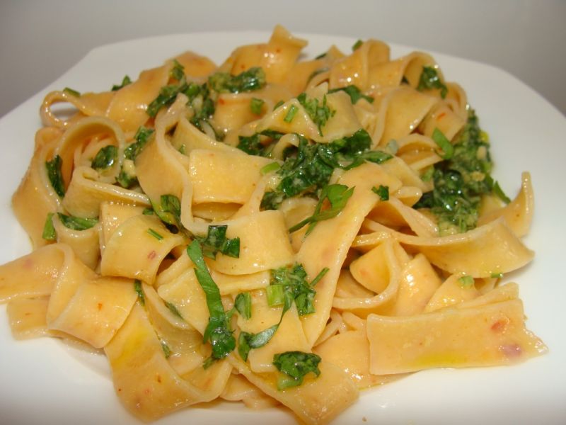 Makaron z sosem pietruszkowym 