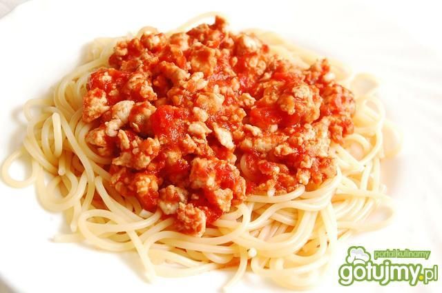 Makaron z sosem pomidorowo-mięsnym      