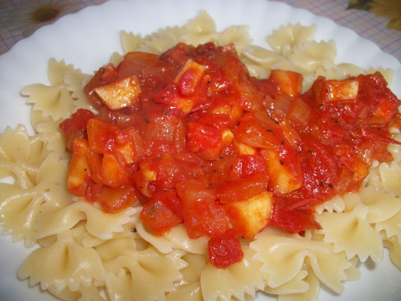 Makaron z sosem pomidorowo-selerowym  Makaron z sosem pomidorowo-selerowym