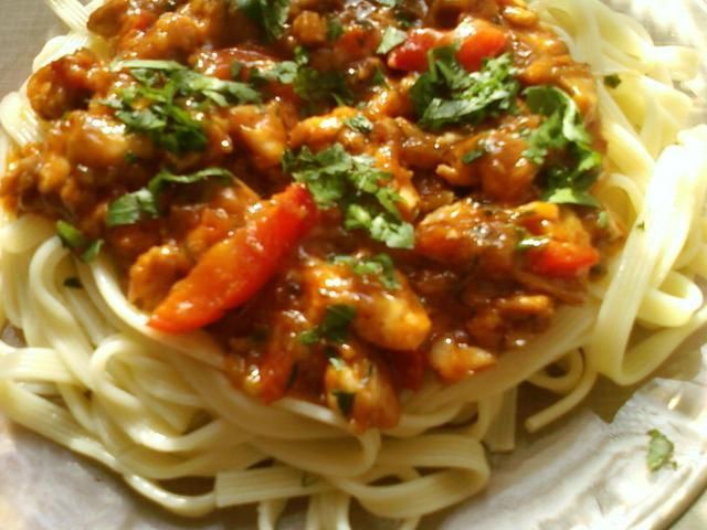 Makaron - z sosem pomidorowo serowym