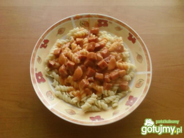 Makaron z sosem pomidorowym 