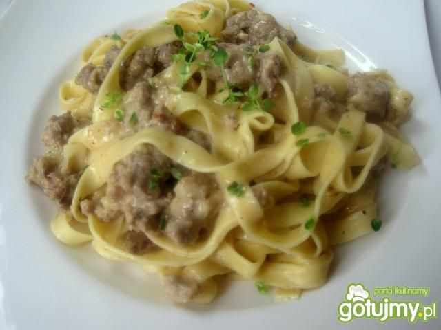 Makaron z sosem serowym i tymiankiem Makaron z sosem serowym i tymiankiem